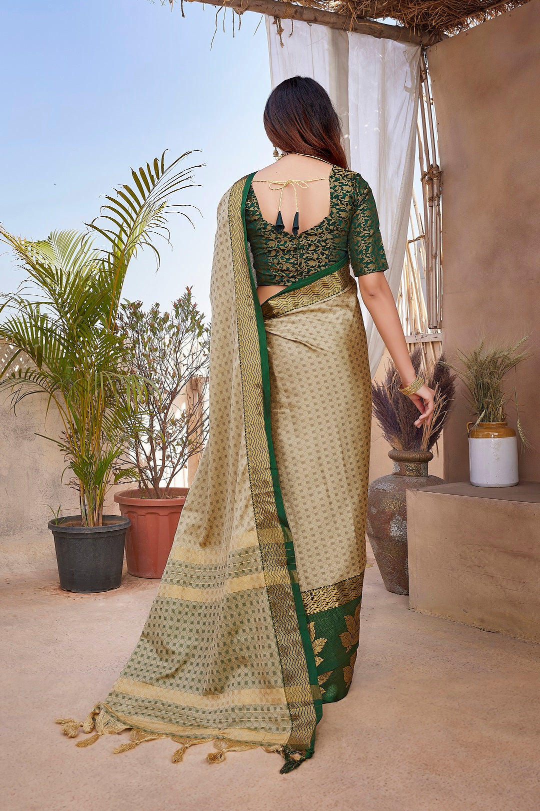 NOZ2TOZ Women Party Wear Aura Silk Saree with Unstitched Blouse - Light Brown
