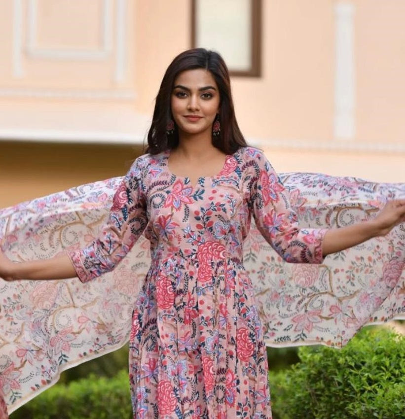 NOZ2TOZ Women Pink Printed Viscose Rayon Kurta And Pant Set
