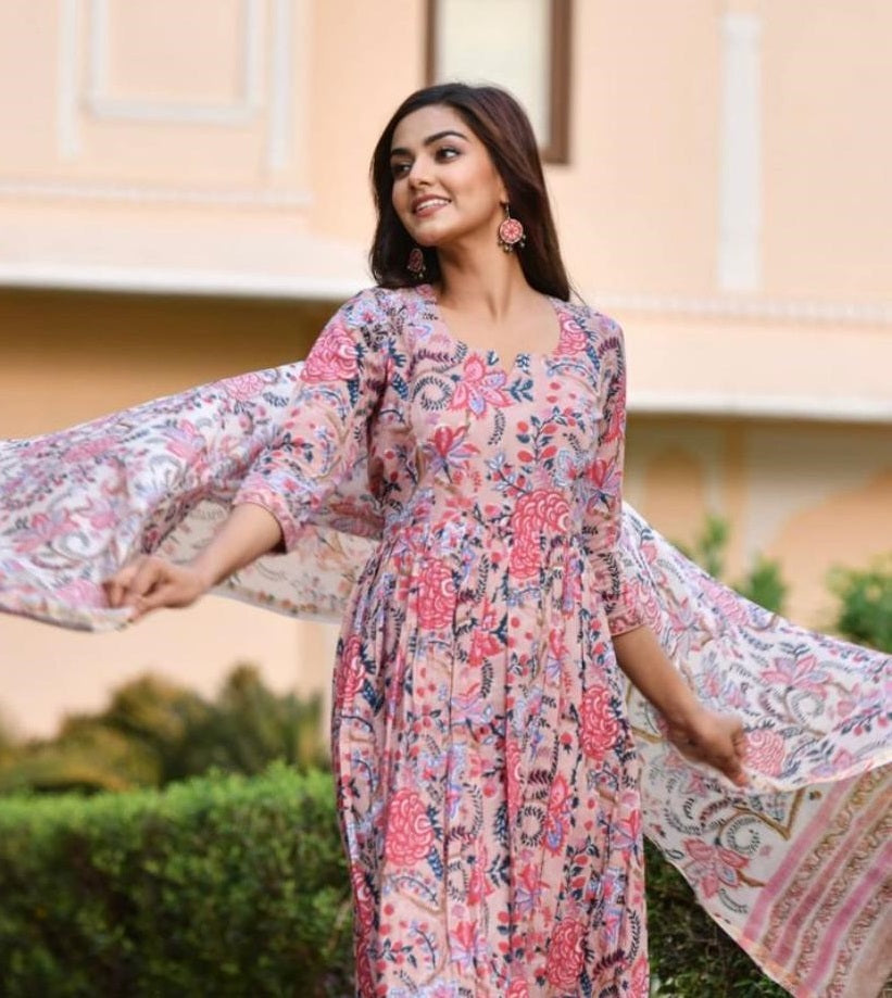 NOZ2TOZ Women Pink Printed Viscose Rayon Kurta And Pant Set