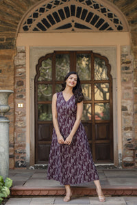 Thumbnail for Women Burgundy Abstract Printed Sleeveless Midi Dress - Rasiya - Distacart