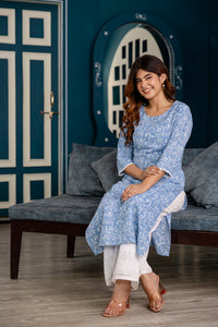 Thumbnail for Women Blue Printed Straight Kurta with Three Quarter Sleeves - Rasiya