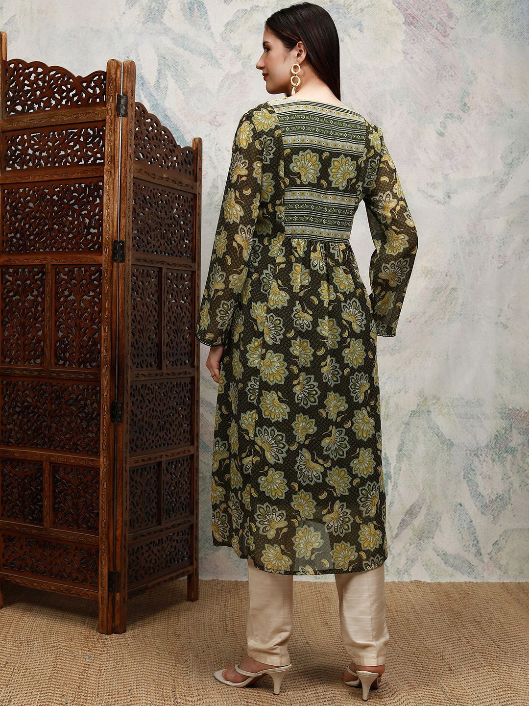 Vishudh Floral Printed V-Neck Lace & Gathered Detail A-Line Kurta - Distacart