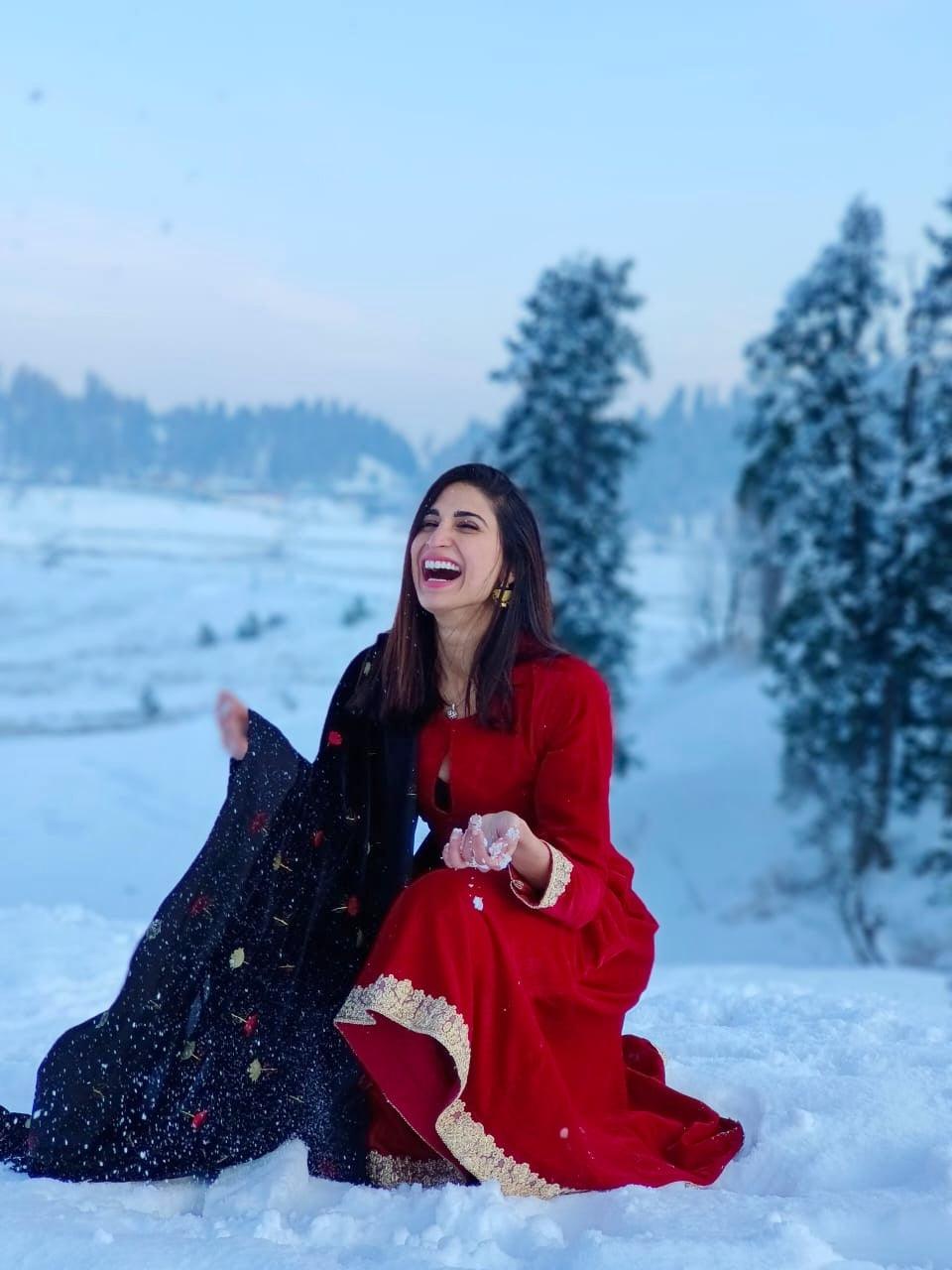 trueBrowns Red Velvet Flared Lace Kurta - Distacart