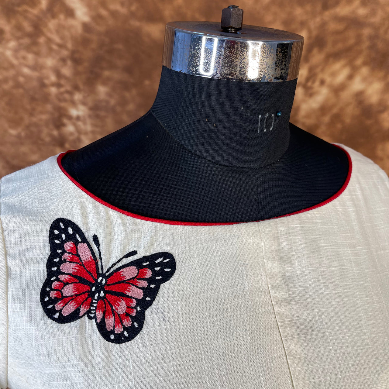 Butterfly Nector Off White Coloured Slub Cotton Ready to Wear Blouse - kapda Tailor - Distacart