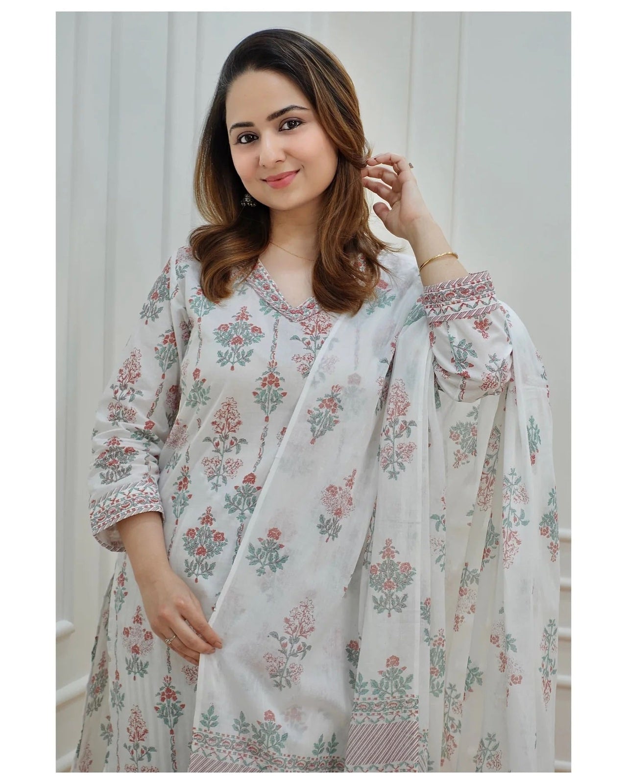 NOZ2TOZ Women White Printed Viscose Rayon Kurta And Pant Set