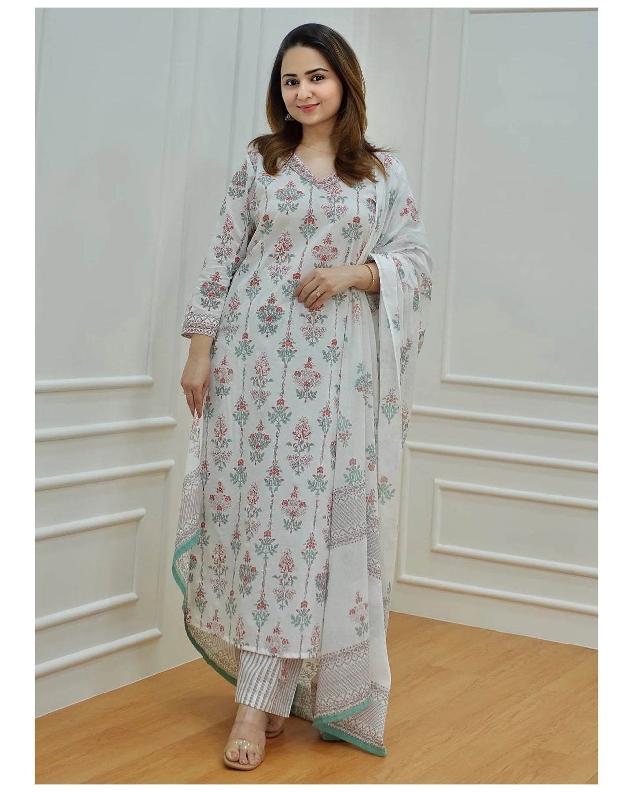 NOZ2TOZ Women White Printed Viscose Rayon Kurta And Pant Set
