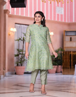 Thumbnail for Juniper Women's Green Floral Printed Chanderi Kurta Set With Buttons & Sequins - Distacart