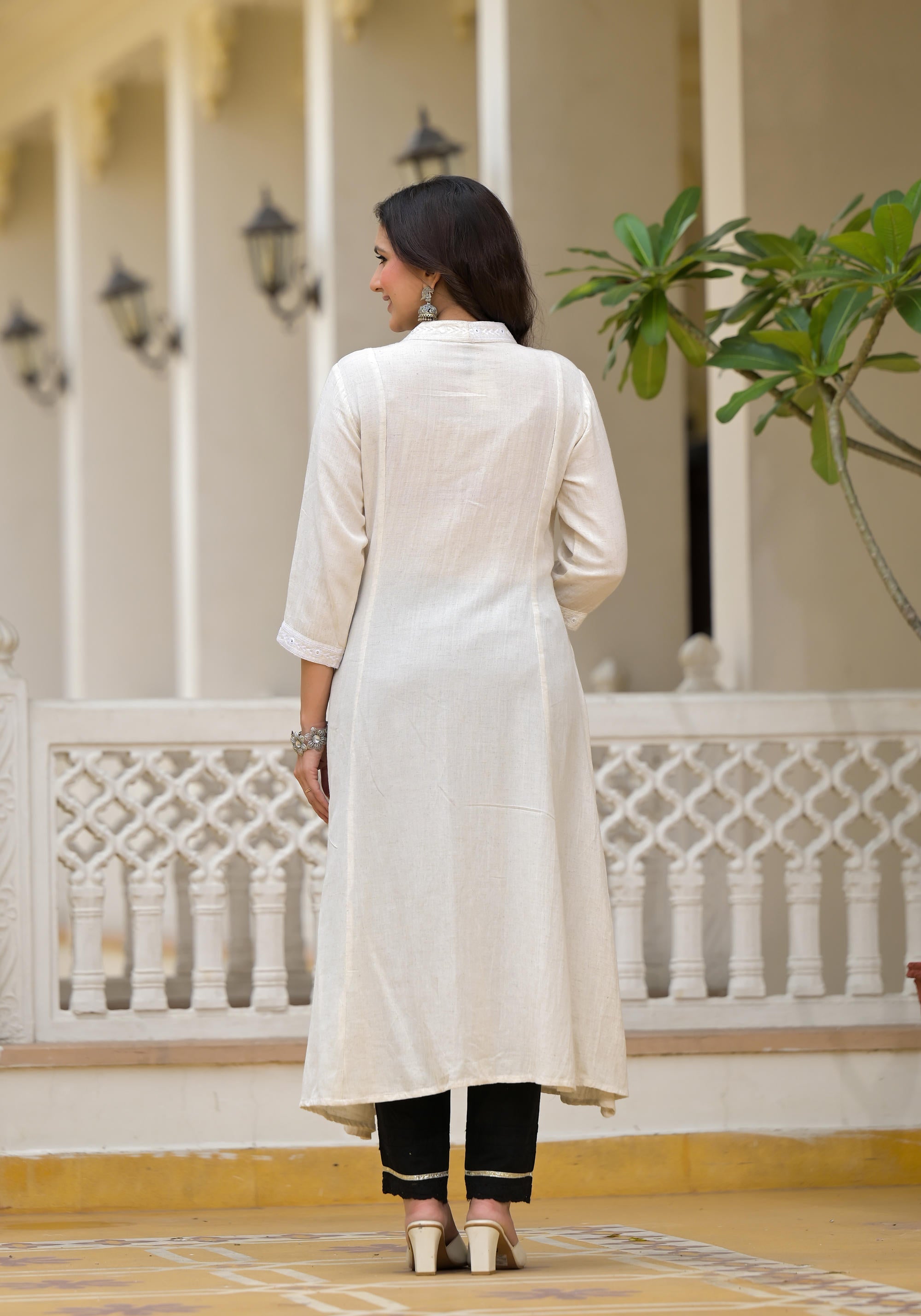 Juniper Off-White Solid Kurta With Mirror Work - Distacart