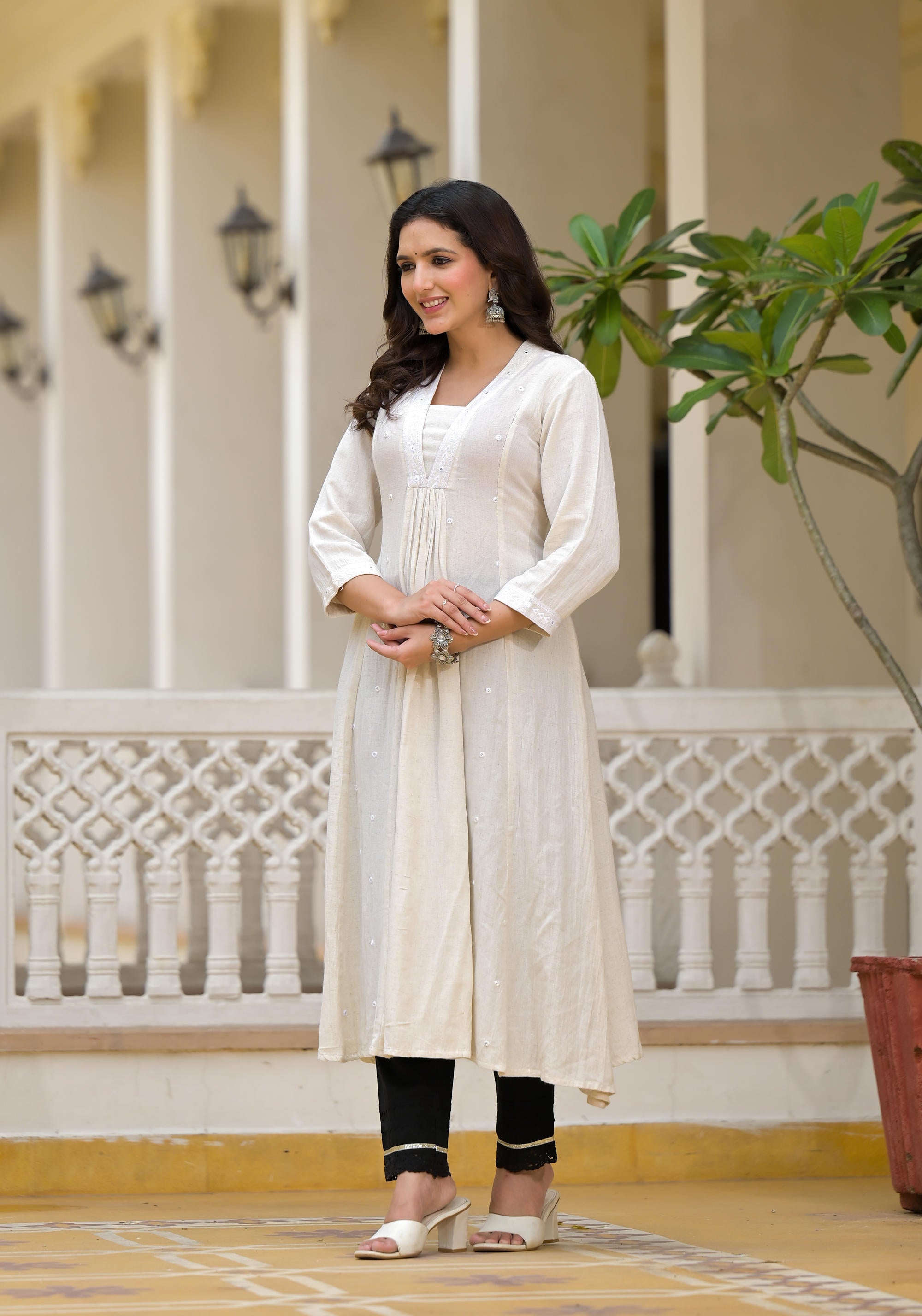 Juniper Off-White Solid Kurta With Mirror Work - Distacart