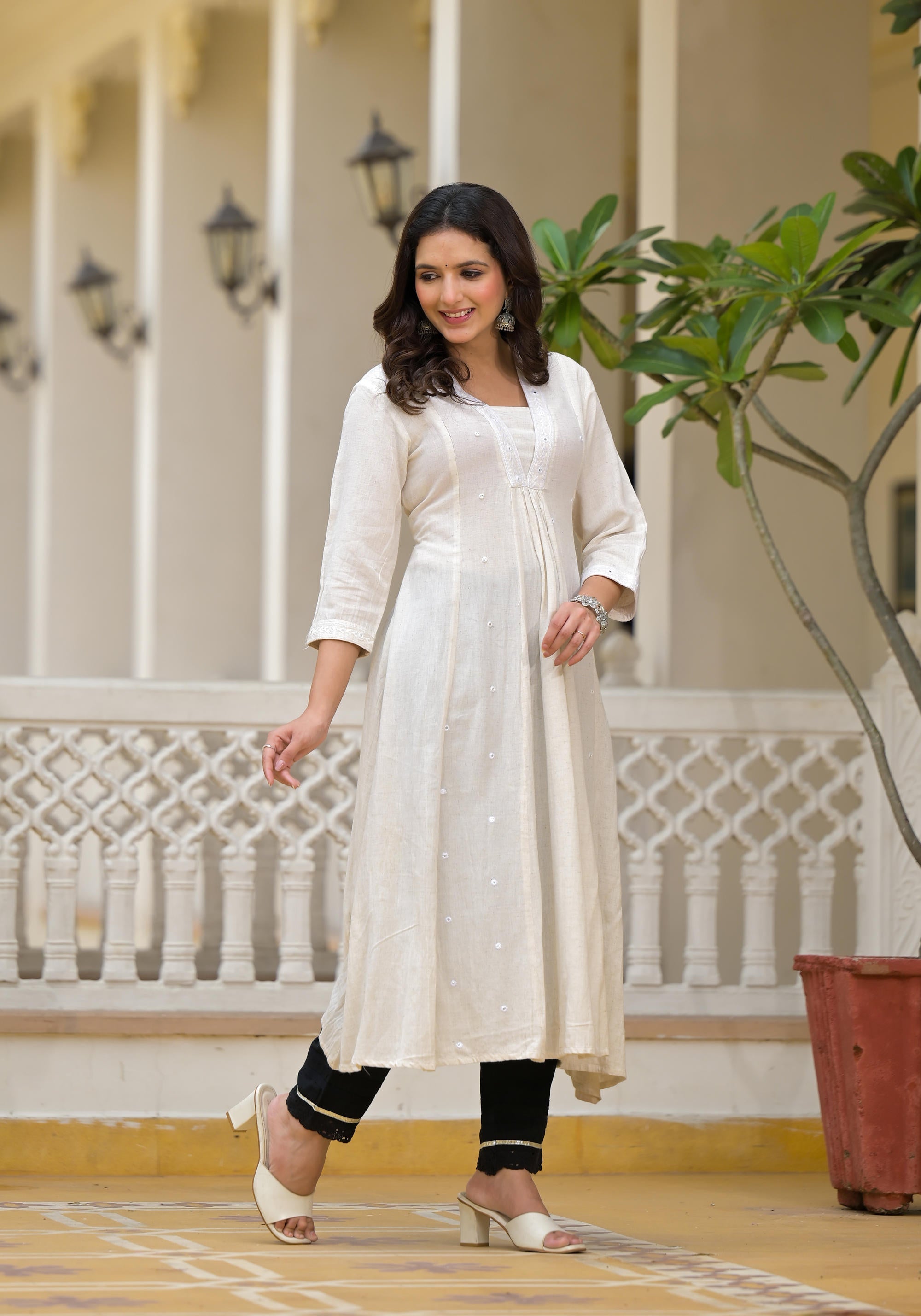Juniper Off-White Solid Kurta With Mirror Work - Distacart