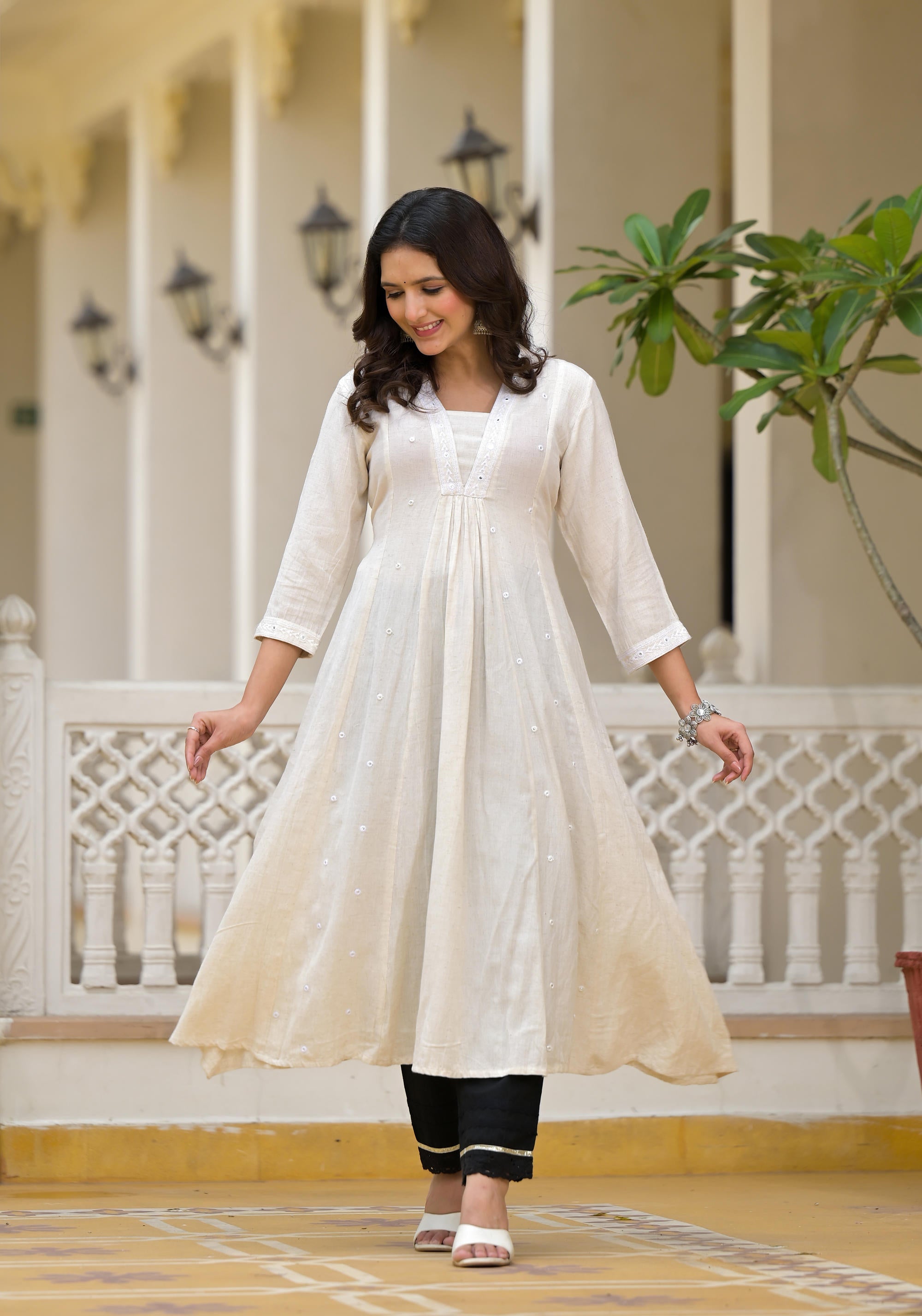 Juniper Off-White Solid Kurta With Mirror Work - Distacart