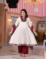 Thumbnail for Juniper Women's Ivory Zari Embroidered Chanderi Kurta Set With Sequins & Beads - Distacart