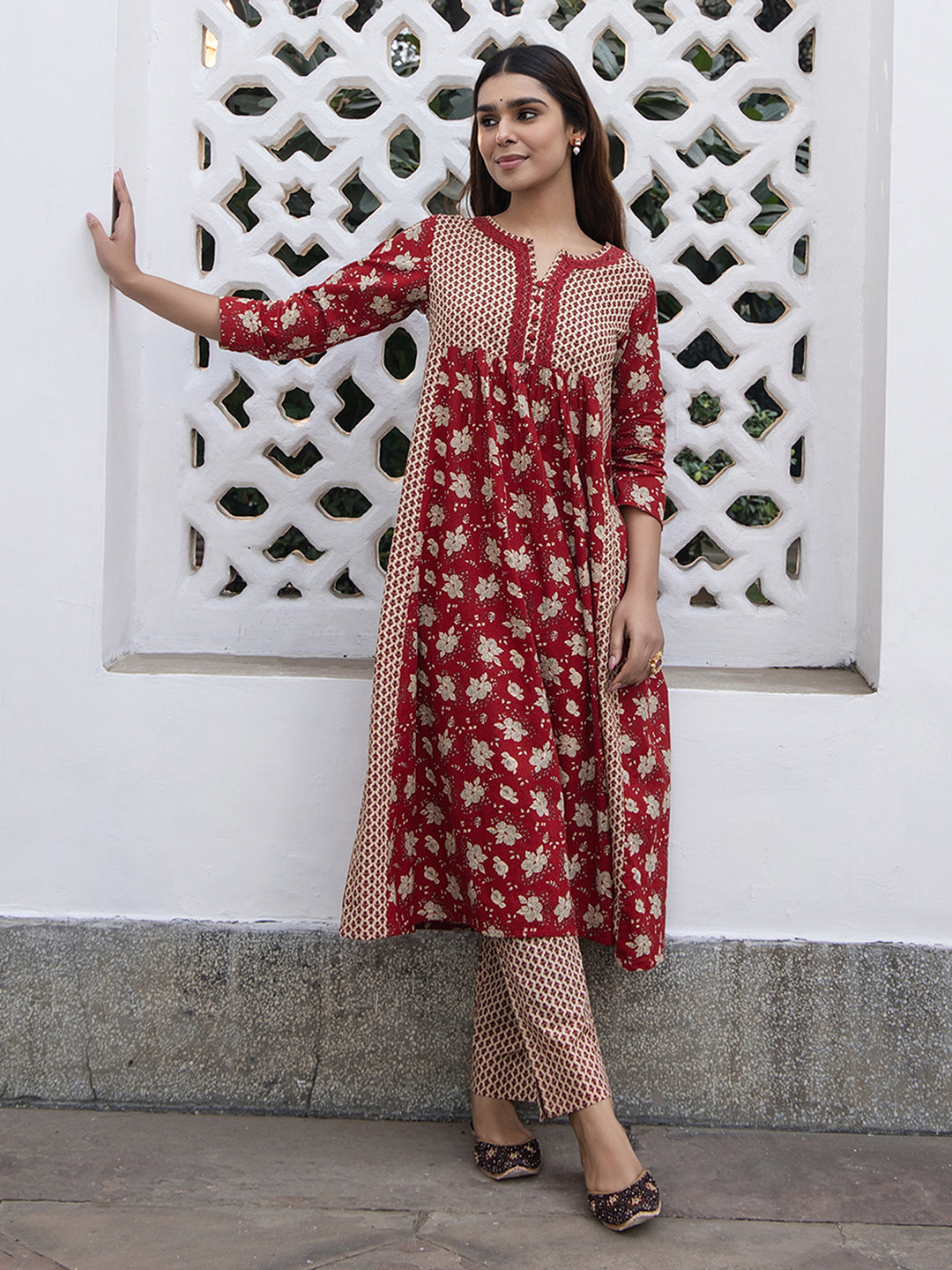 Janasya A-Line Cambric Red Floral Notch Neck Kurta & Bottom
