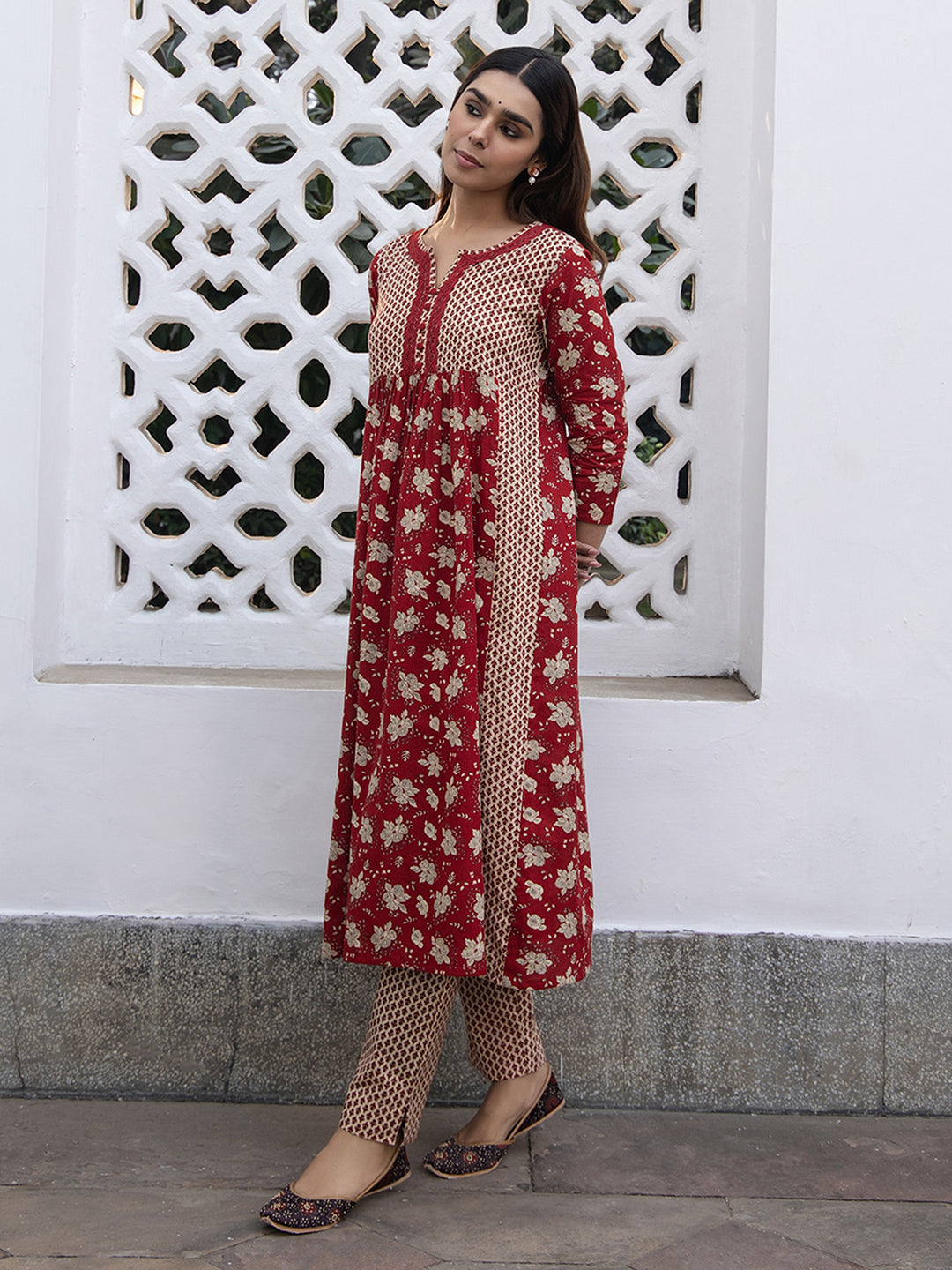 Janasya A-Line Cambric Red Floral Notch Neck Kurta & Bottom
