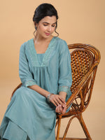 Thumbnail for Janasya Gathering Muslin Sage Yoke Embroidery V-Neck Kurta Set - Distacart