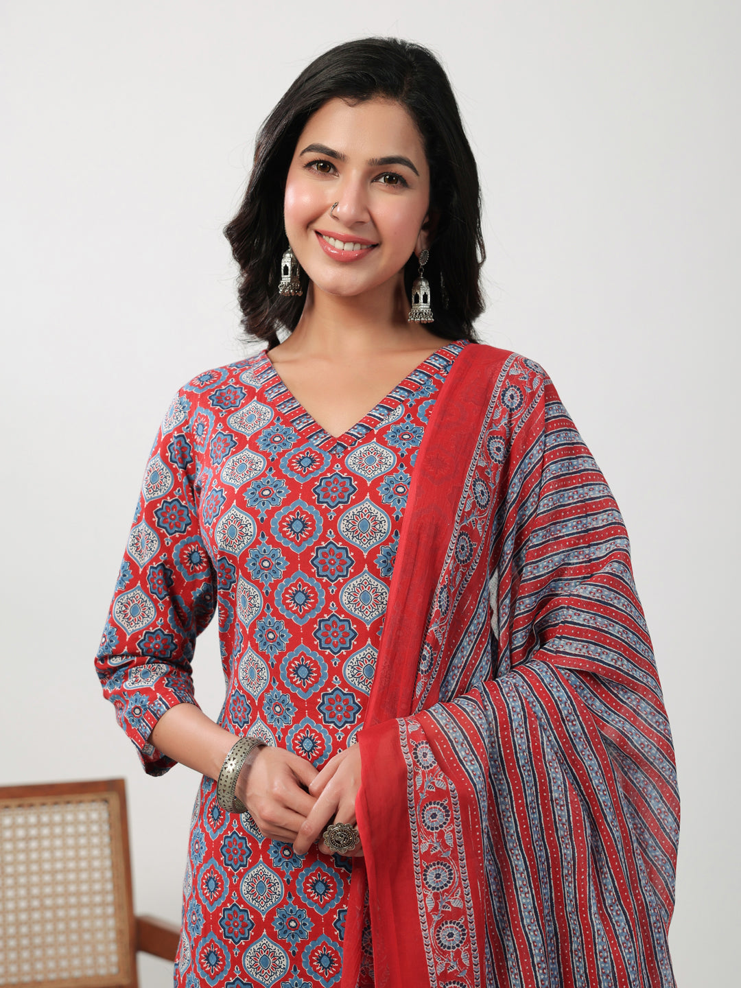 Janasya Straight Cambric Red Ethnic Motifs V-Neck Set - Distacart