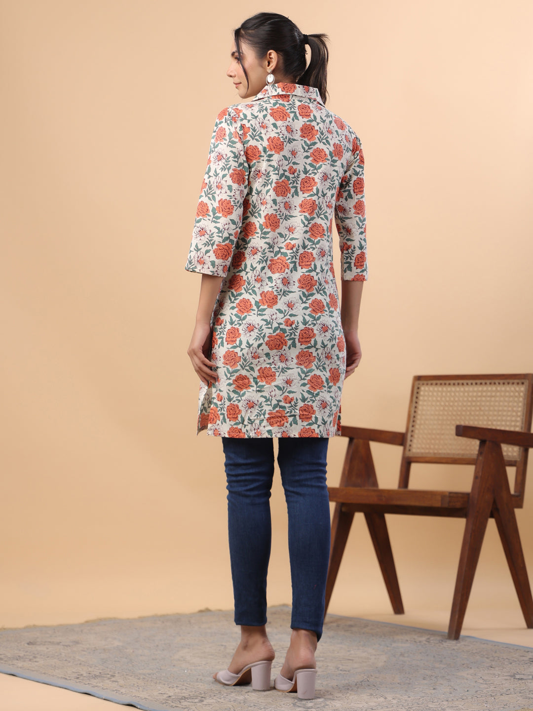 Janasya Regular Cambric Cream Floral Collar Tunic