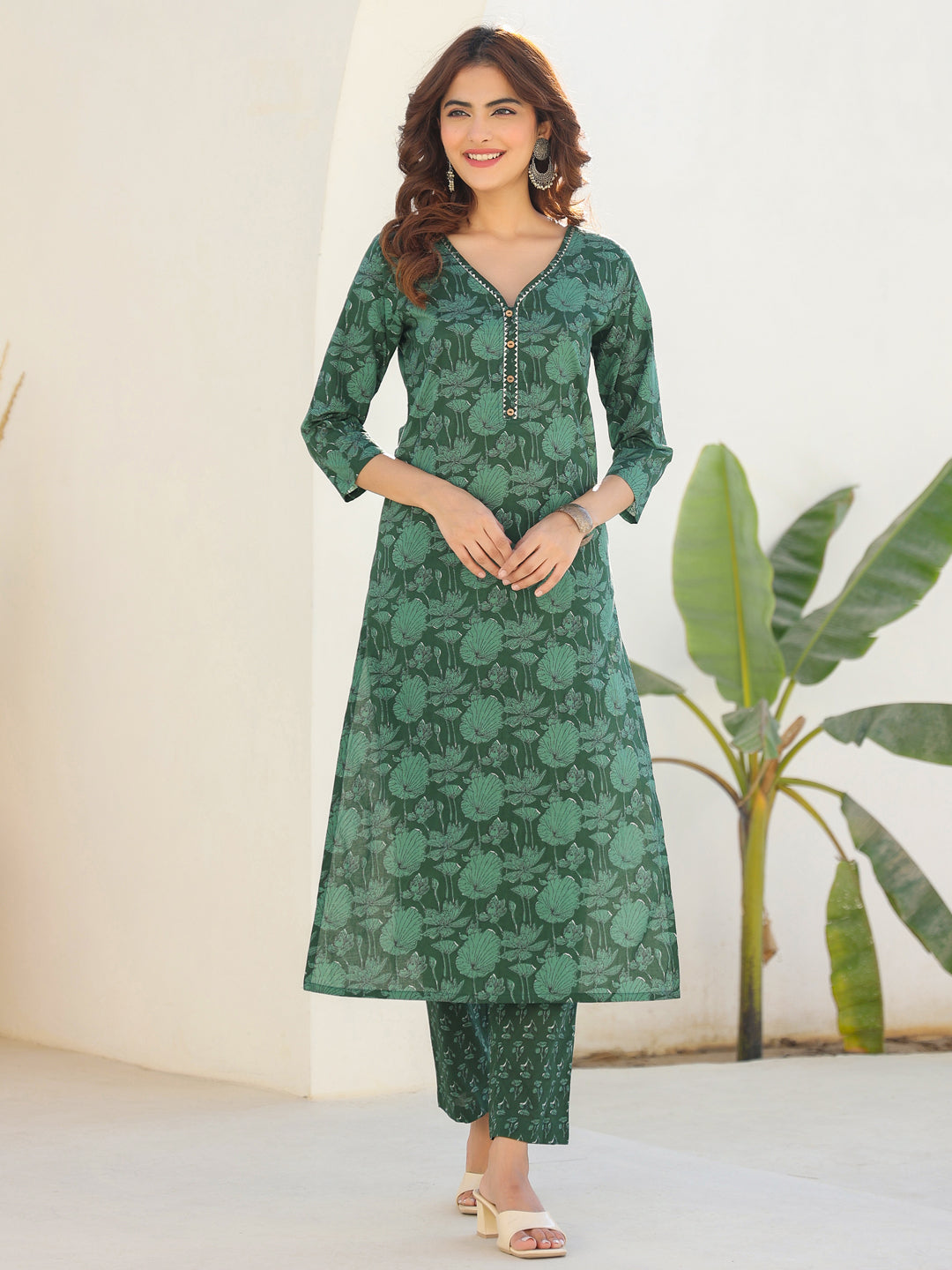 Janasya Dark Cotton Floral Straight Kurta Set