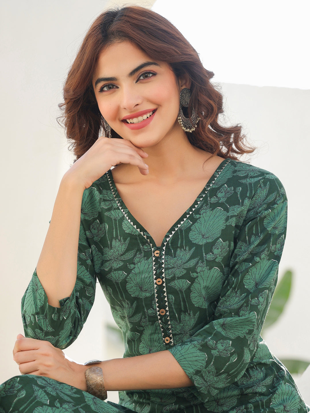 Janasya Dark Cotton Floral Straight Kurta Set