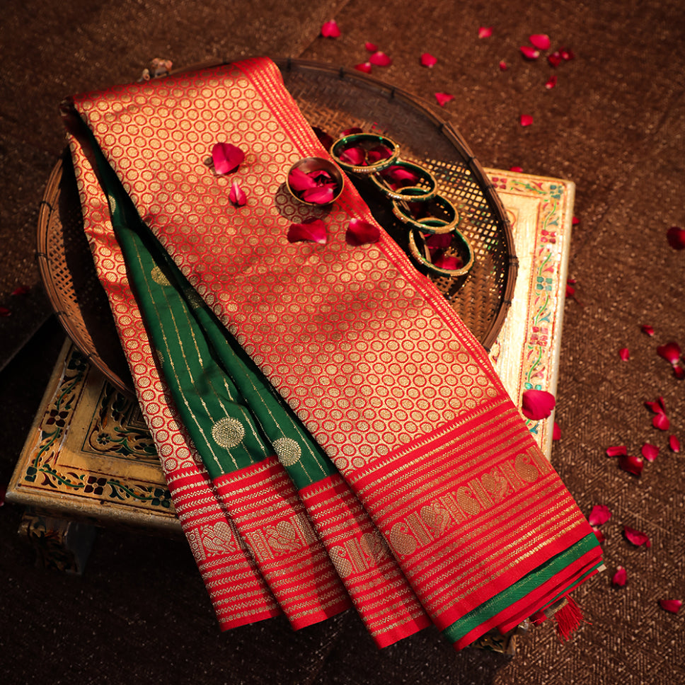 NOZ2TOZ Women Green Katan Silk Saree