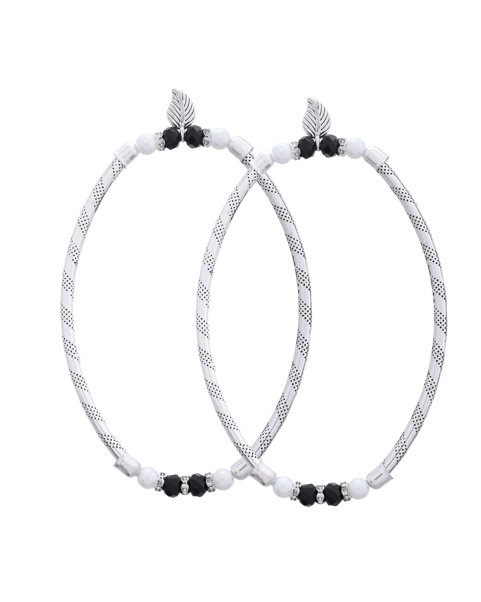 Jewels Nest Set of 2 Silver-Plated Black & White Beaded Anklets with Leaf Charm
