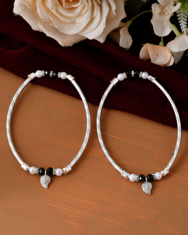 Jewels Nest Set of 2 Silver-Plated Black & White Beaded Anklets with Leaf Charm