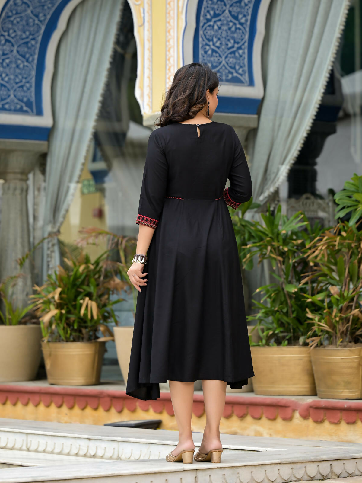 J4713BLACK-1