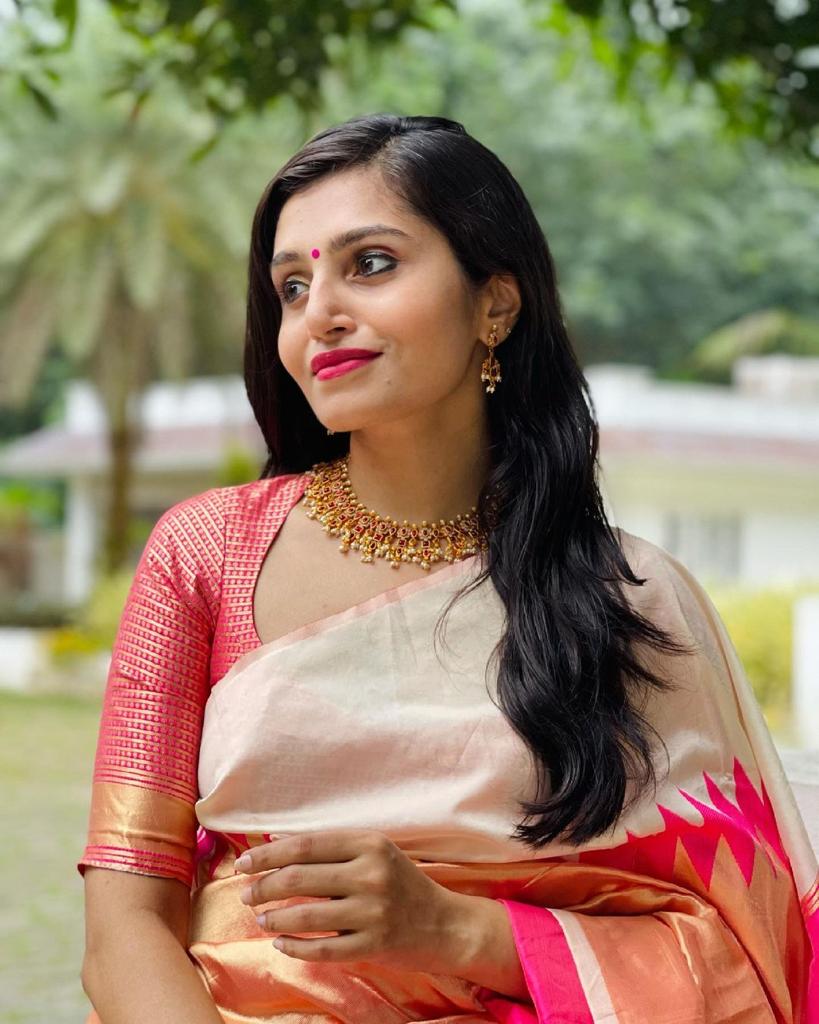 NOZ2TOZ Jacquard Lichi Silk Cream Saree With Unstitched Blouse Piece - Distacart