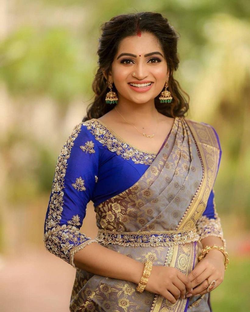 NOZ2TOZ Jacquard Lichi Silk Beige Saree With Unstitched Blouse Piece - Distacart