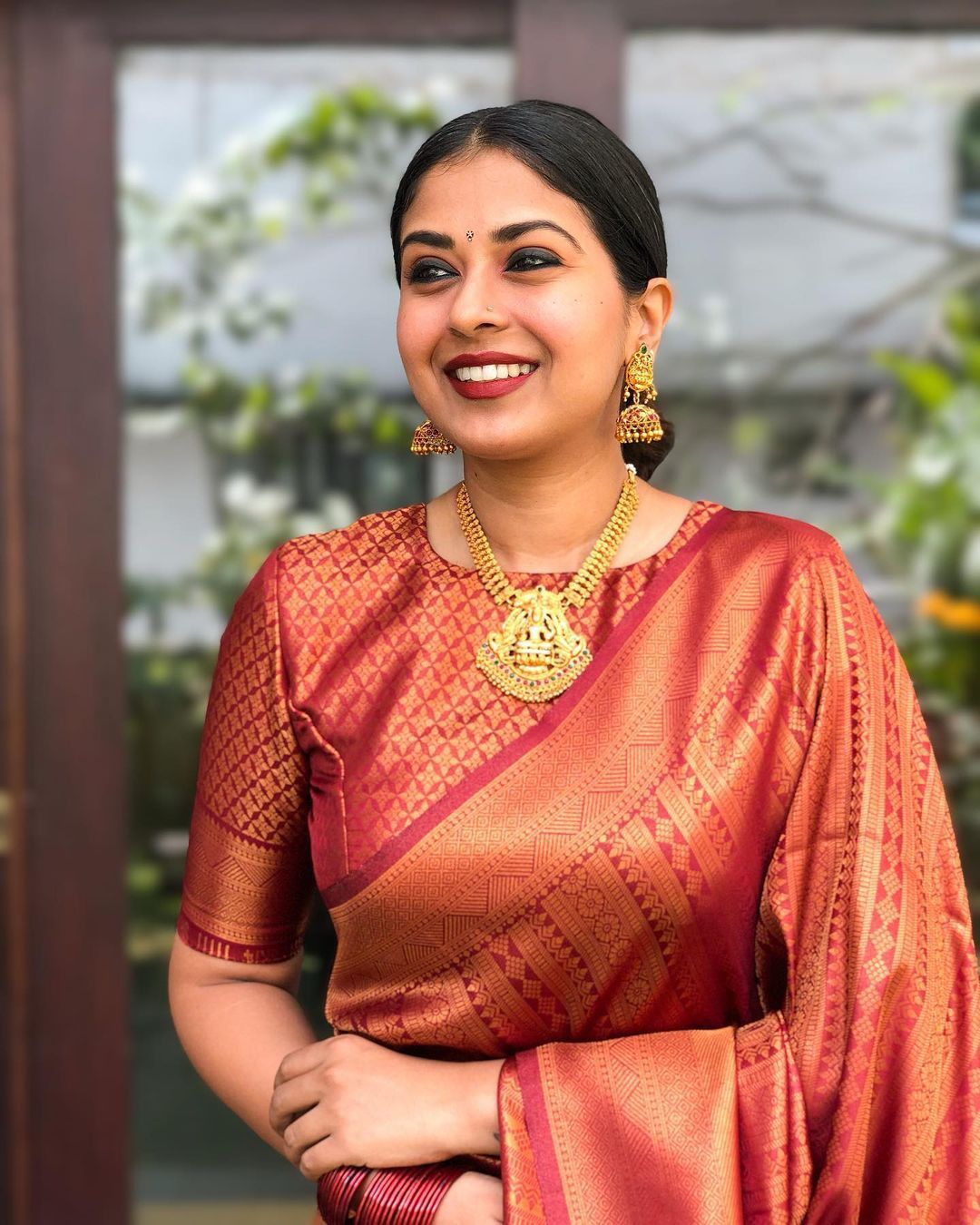 NOZ2TOZ Jacquard Lichi Silk Maroon Saree With Unstitched Blouse Piece - Distacart