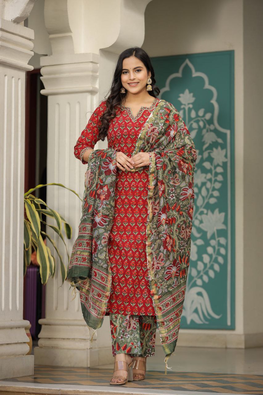 NOZ2TOZ Women's Floral Printed Knee Length Kurti And Pant Set With Printed Cotton Dupatta - Maroon - Distacart