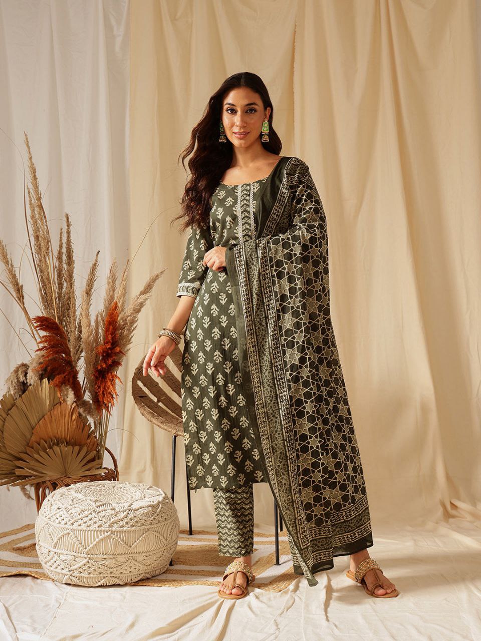 NOZ2TOZ Women Floral Printed Knee Length V Neck Kurti And Pant Set With Cotton Dupatta - Green - Distacart