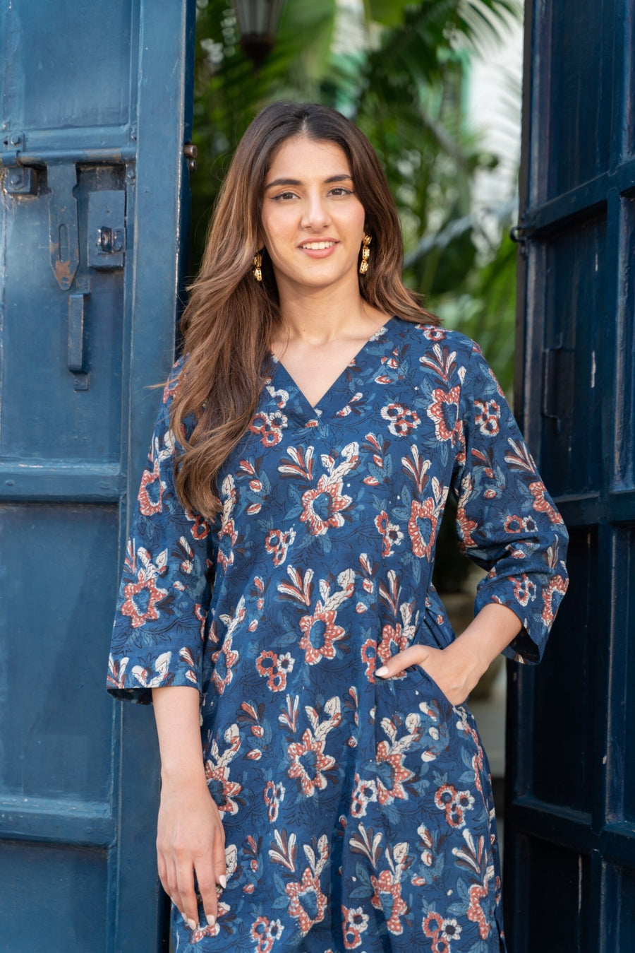 NOZ2TOZ Floral Printed V Neck Rayon Kurta And Pant Set For Women - Blue - Distacart