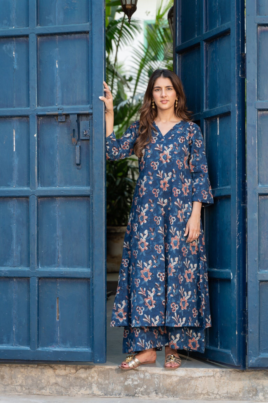 NOZ2TOZ Floral Printed V Neck Rayon Kurta And Pant Set For Women - Blue - Distacart
