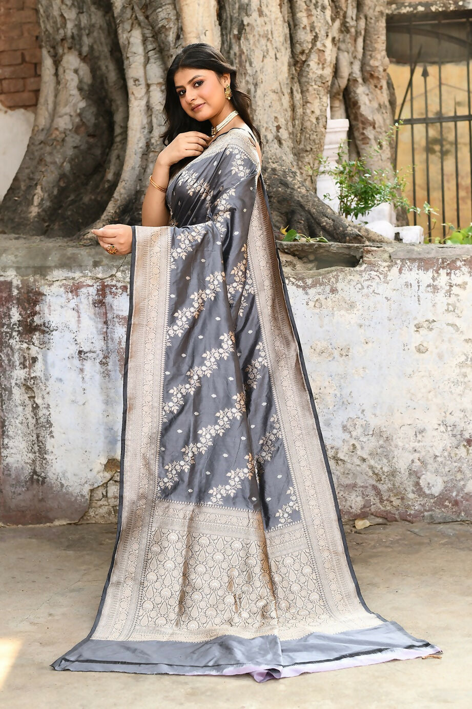 Joban Fashion Silver Grey Pure Katan Pure Handloom Banarasi Silk Saree