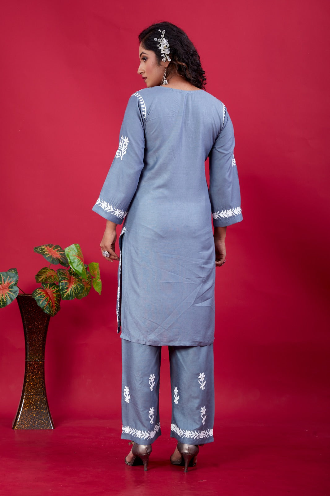 Lyush Women Party Wear Lucknowi Embroidery Worked Kurta With Pant - Grey
