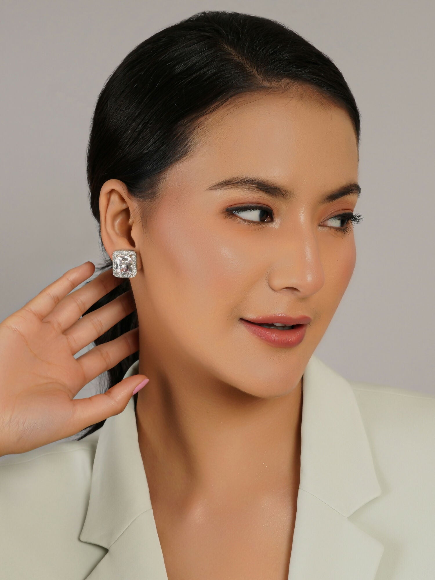 stone stud (white) - Ruby Raang - Distacart