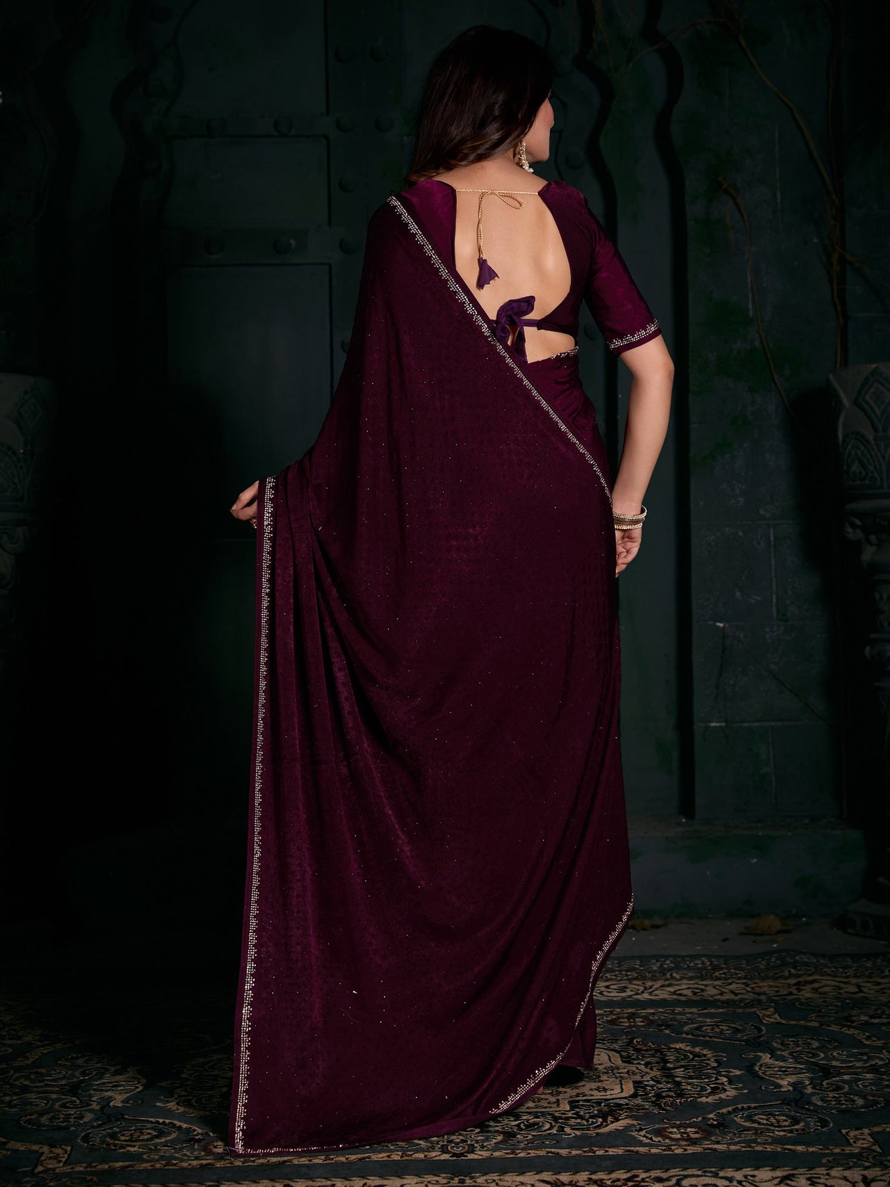 NOZ2TOZ Women's Velvet Magenta Embellished Designer Saree With Blouse Piece