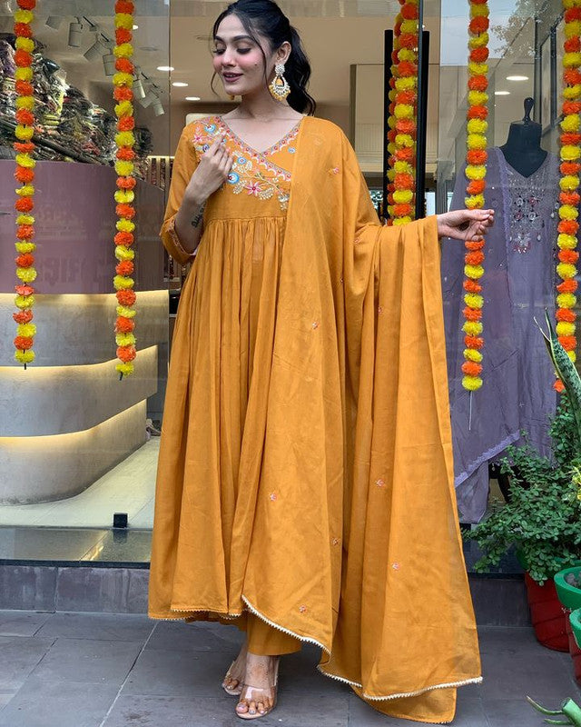 Lyush Women Viscose Chanderi Kurta With Pant And heavy Embroidery Dupatta Set - Orange