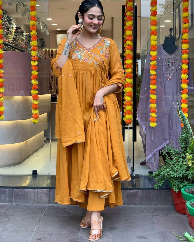 Lyush Women Viscose Chanderi Kurta With Pant And heavy Embroidery Dupatta Set - Orange