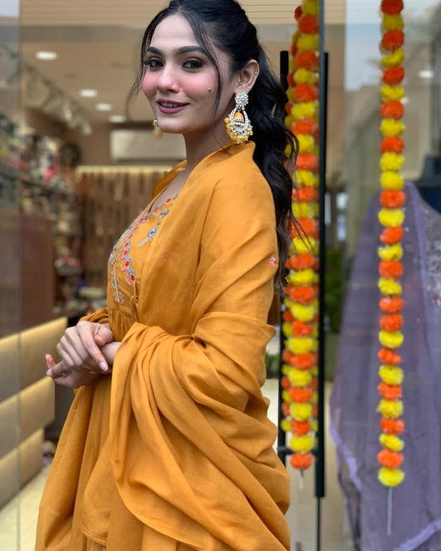 Lyush Women Viscose Chanderi Kurta With Pant And heavy Embroidery Dupatta Set - Orange