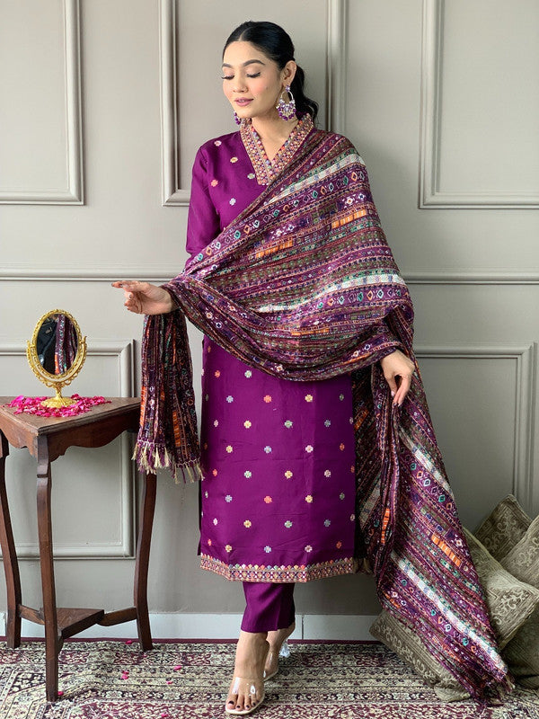 Lyush Women Viscose Chanderi Kurta With Pant And heavy embroidery Dupatta Set - Purple