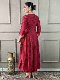 Thumbnail for Lyush Women's Red Viscose Chanderi Embroidered Straight Kurta with Pant And Dupatta Sets