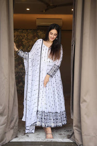 Thumbnail for Lyush Women's White Faux Georgette Embroidered Anarkali Kurta Pant With Dupatta