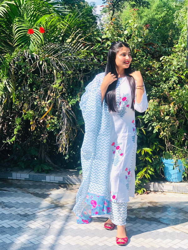Lyush Women's White Cotton Floral Printed Kurta Palazzo Set With Dupatta