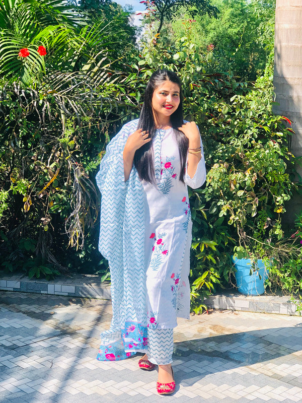Lyush Women's White Cotton Floral Printed Kurta Palazzo Set With Dupatta