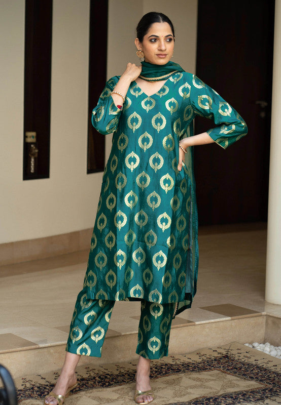 Lyush Women's Green jacquard Silk Woven Straight Kurta Pant With Dupatta