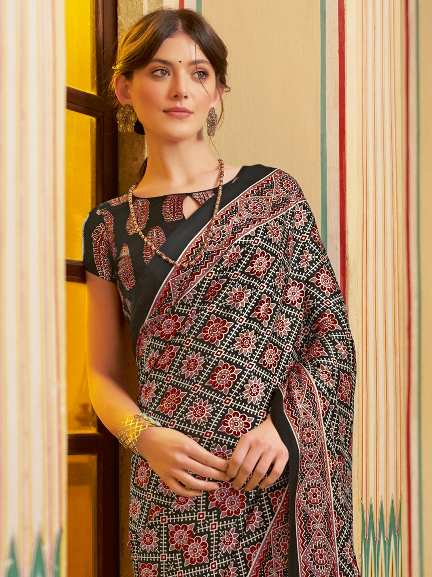 NOZ2TOZ Women's Crepe Black Printed Designer Saree With Blouse Piece - Distacart