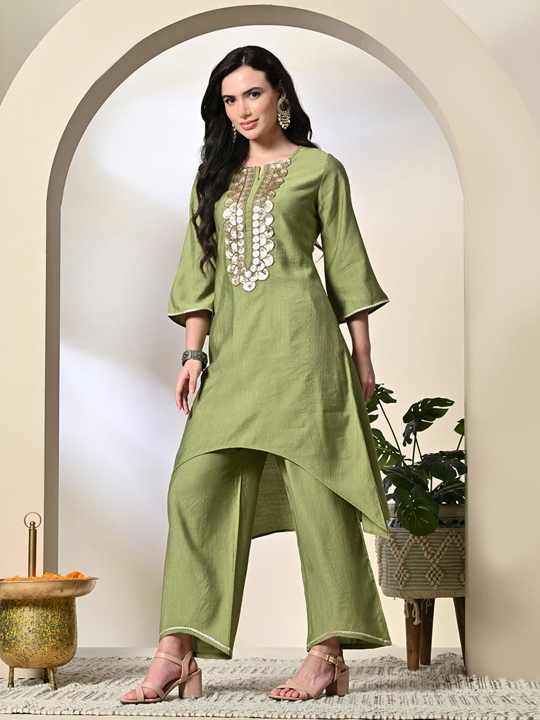 Myshka Women's Embroidered Keyhole Neck Bell Sleeves Kurta & Palazzos Sets in Green Color