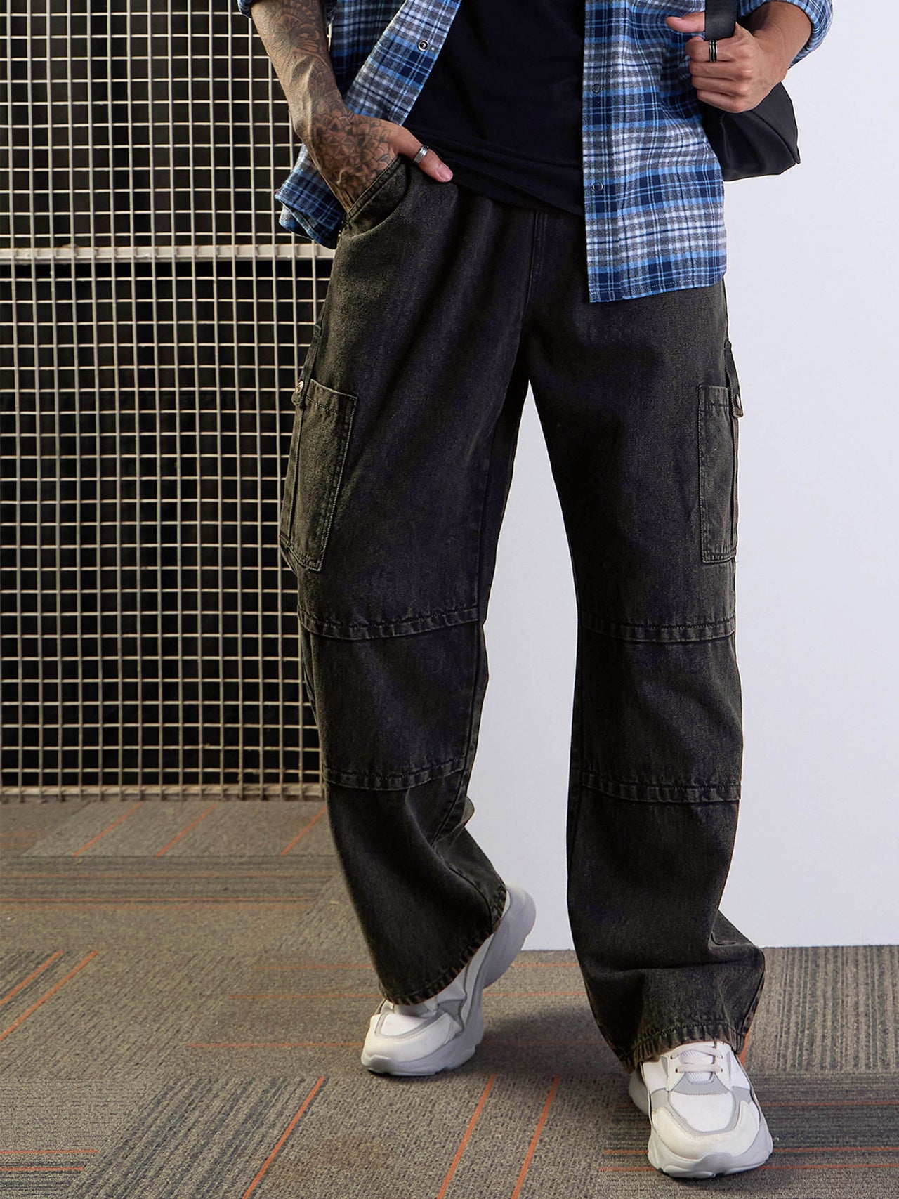 Lyush Men Black Front Detail Baggy Cargo Jeans